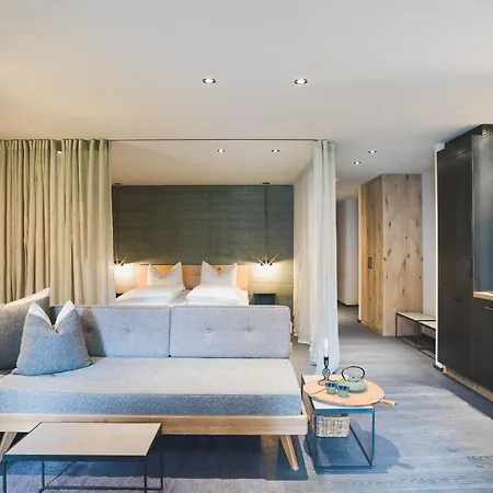 Schoenherr Haus Hotell 4*