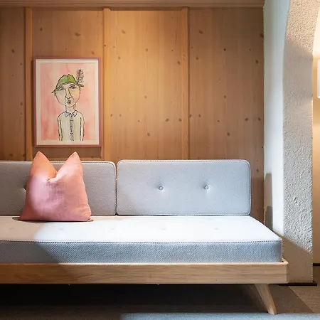 Schoenherr Haus מלון 4*